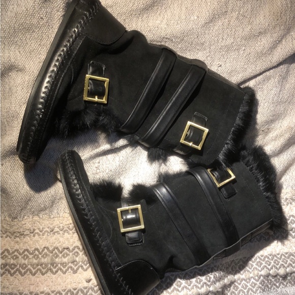 Black Fur filled Tory Burch boots 
never worn no box 
Perfect condition 
Size 6 - Picture 3 of 5